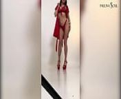 Sexy Bitch Gets Horny At The Photo Session And Fucked Herself With Black Dildo from 用陽具調教母狗