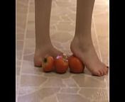 Foot Fetish - Sexy feet crushing tomatoes from pela tomates