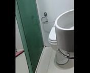 Real amateur milf wife getting out of shower (hidden cam) 2 from macao夫妻出轨（whatsapp