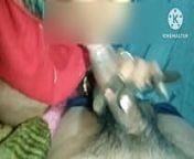 पूजा भाभी को डेट आने की वजह से मुंह में लेना पड़ा from multitasking kinky randi pooja bhabhi applying soap on her big boobs while making vid