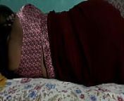 SANJANA AUNTY SHOWING ASS IN MAROON SAREE from indian aunty saree lift show her secret area