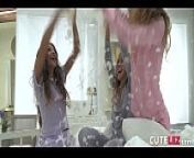 PJ Party Pillow fight from pj openİ