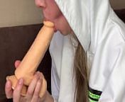 A slender girl is excited by a dildo and brings herself to orgasm with her fingers from İnce bel geniş kalça
