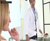 ठरकी डॉक्टर ने मरीज की गोरी पत्नी की चूत चोद कर उसे गर्भवती कर दिया from pregnant marwadi saree