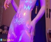 Jinx going crazy with UV body paint! - MisaCosplaySwe from uv