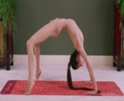 WOWGIRLS Beautiful model Leona Mia performing some yoga exercises absolutely naked from exercice de etat nude