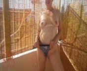 Nude lady is getting shower outside on the top of hotel. Nude yoga from 华纳线上开户开户网879977 tv spl