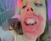 miss bam smearing lipstick and shows her lip bambii_babee On Chaturbate from pomadm