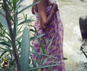 ලොකු නෝනා ගගේ නානවා හොරෙන් බලන් sri lanka servant fuck to loku madam while bathing river sex xxx from indian bp film