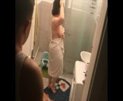 Enişte Baldızını Banyoda Görünce Dayanamadı Karısı Yokken Banyoda Domaltıp Sikti from afsa